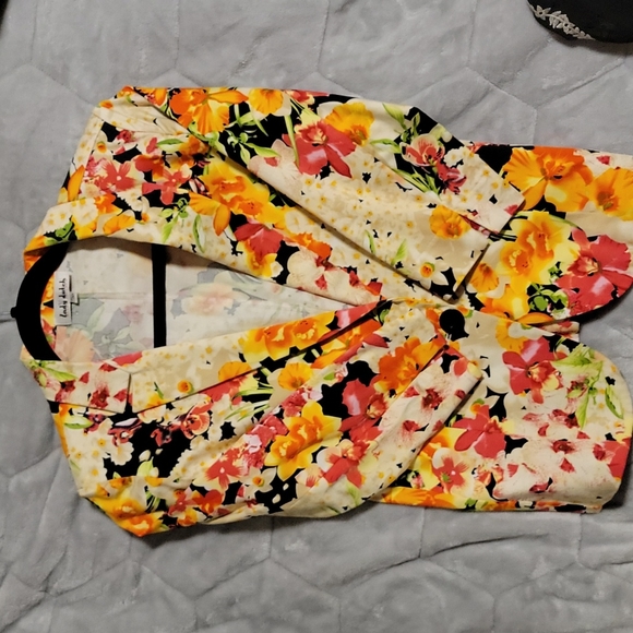 Blazer - Picture 2 of 2